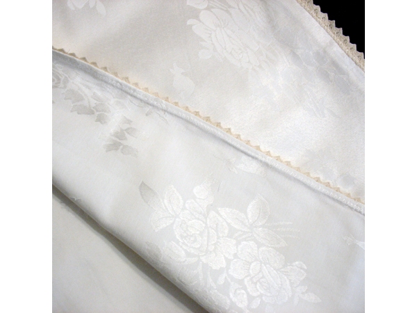 Fata masa de damasc 350x160  cu dantela aplicata, Ivory Flowers
