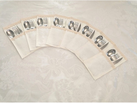 Fata de masa de lux Ivory 350×160 cu 12 suporti de tacamuri, 2 fete, cu dantela brodata