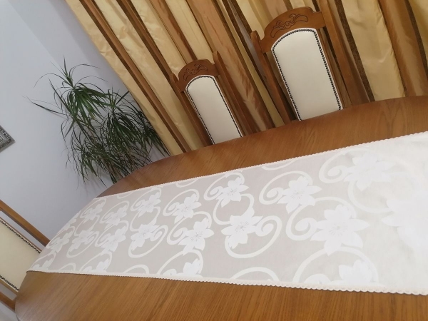Napron-traversa masa, din damasc crem, calitate I, cu dantela 50x300 cm, doua parti Napron-traversa masa, din damasc crem, calitate I, cu dantela 50x300 cm, doua parti
